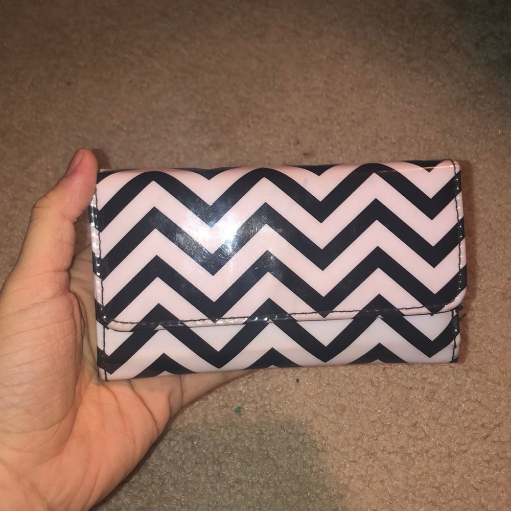 Chevron Wallet - Picture 4 of 4